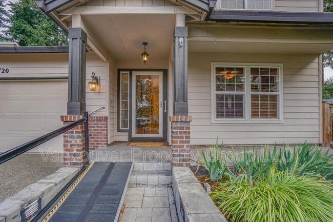 Photo - 15720 NE 13th Way