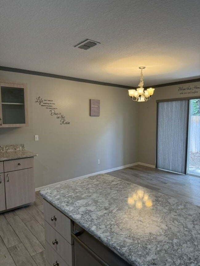 Photo - Well maintained home in Silver Oaks! Great location!