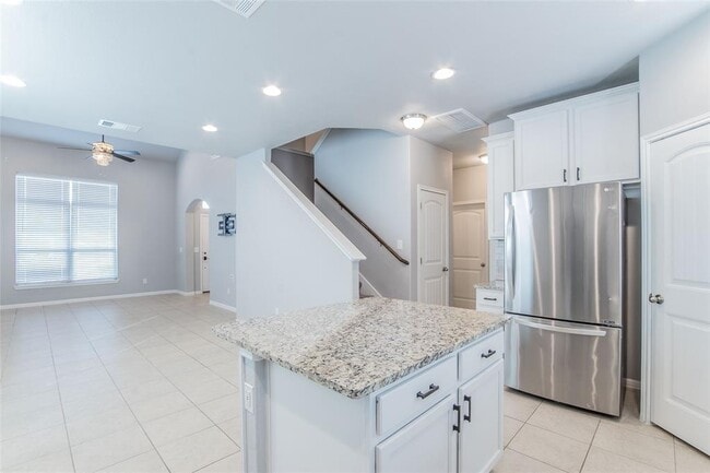 Photo - 921 Medina Wy