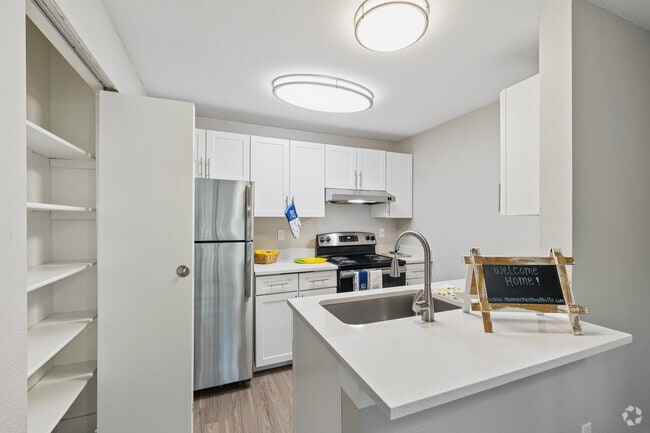 2BR, 2BA - 1,006SF - Kitchen