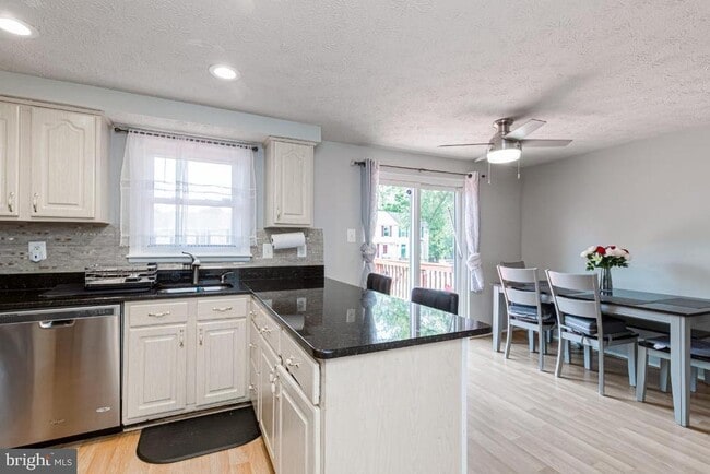 Photo - 11260 Westport Dr