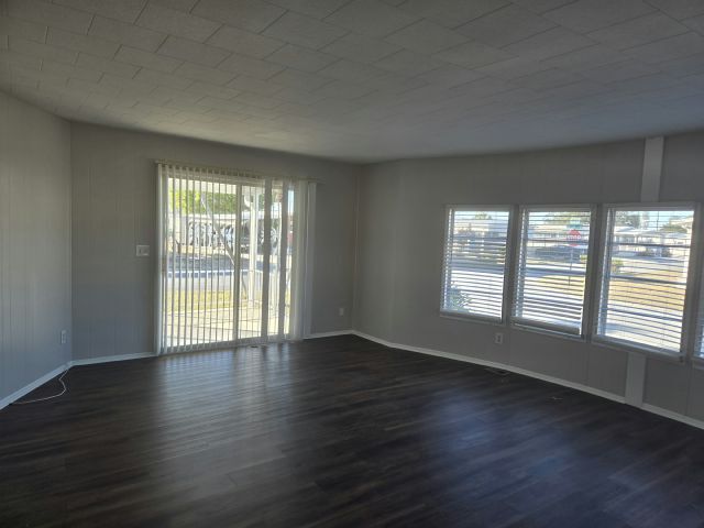 Photo - 410 50th Ave Dr W