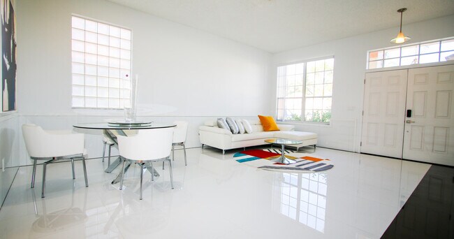 Photo - 661 Lake Wellington Dr