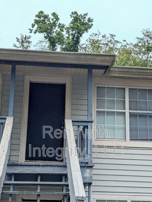 Building Photo - 2555 Chateau Ln Unit Apt. 3