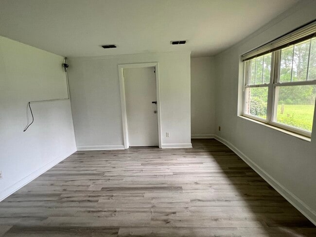 Photo - 824 Concord Rd