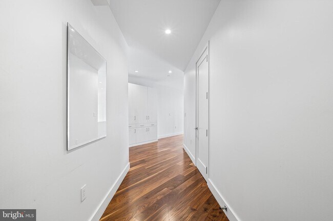 621-23 S 24th St Unit 208