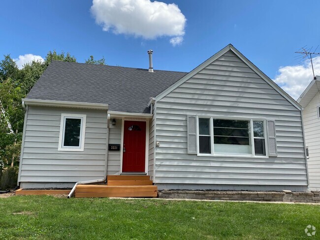 Building Photo - Remodeled 4 Bedroom 3 bath Home