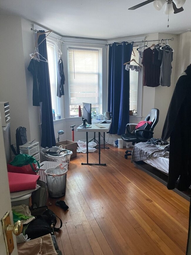 Photo - Nice sunny 2 bed , Big bedrooms with Heat and Hot water Inc  1 FREE MONTH RENT  Easy choice $883 ...