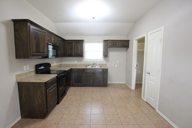Photo - Mission Ranch- 3 Bedroom Duplex for Rent i... Apartamento Unidad 17110 Sentinel Ln