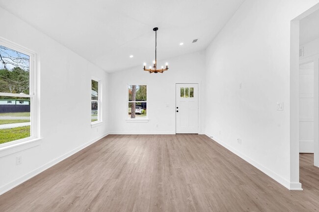 Photo - 964 W 9th St