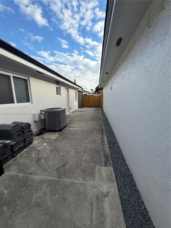 2658 W 74th Terrace
