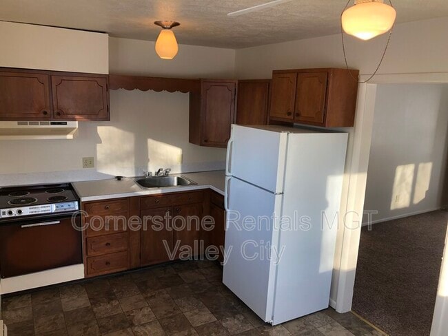 Photo - 822 4th St SW House