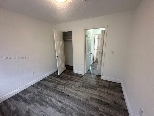 Building Photo - 5511 SW 20th St Unit 1-8