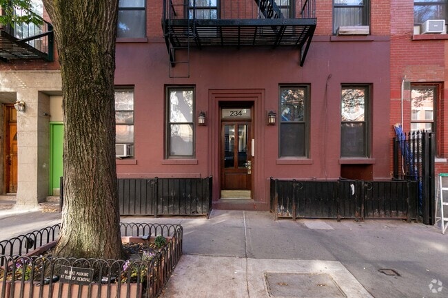 Photo - 234 W 16th St