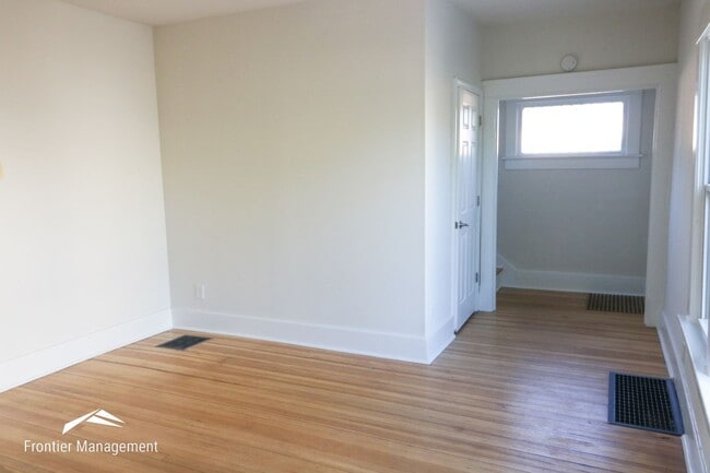 Photo - HUGE 4 bedroom with 2 BONUS ROOMS home nex...