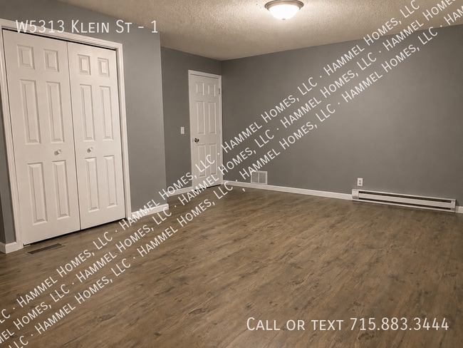 Building Photo - W5313 Klein St Unit 1