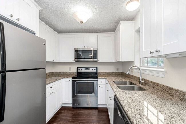 Building Photo - 3 Bedroom Home located off N Jefferson Hwy.