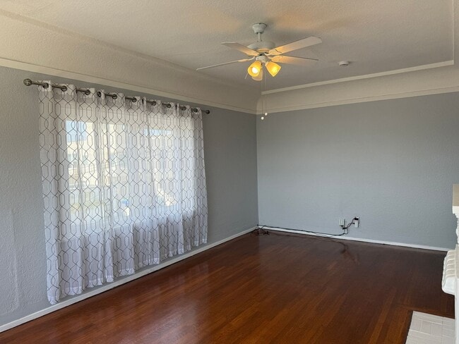 Beautiful 2 bedroom 1 bathroom upstairs ap... - Beautiful 2 bedroom 1 bathroom upstairs ap... Apartment Unit 3066 Columbia Street