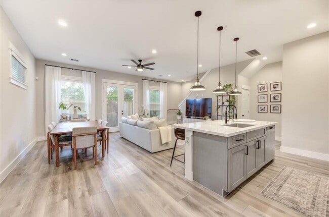 Photo - 704 Pinemont Cyn Ln