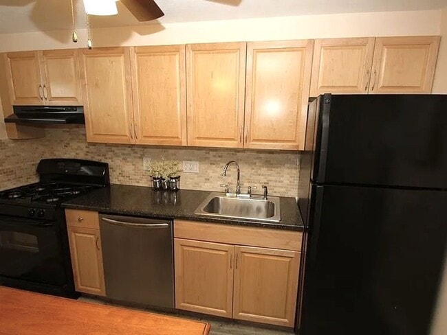 Photo - Updated 1 bedroom condo in ideal North Reading / Andover Rte 28 location.