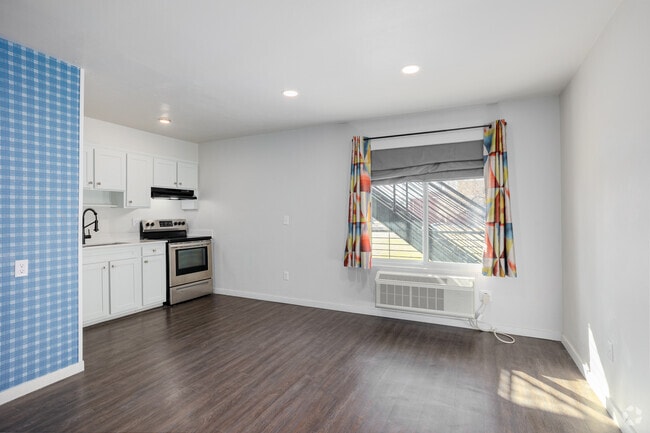 Studio - 413SF - Dining Room