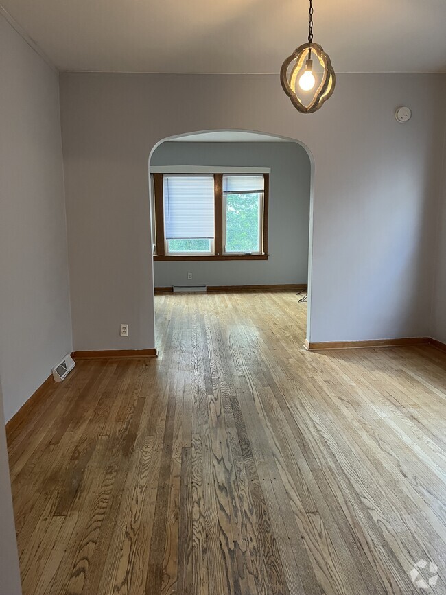 Building Photo - 5839 W Eastwood Ave Unit 1 Rental