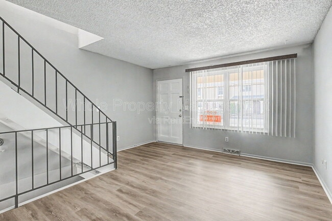 Photo - 8911 Field St