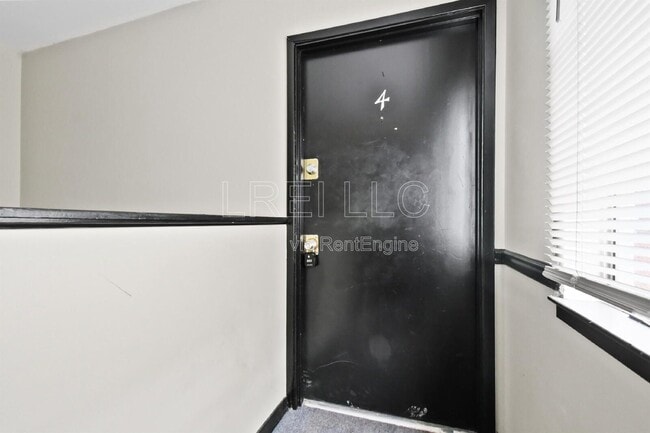 2423 Lindsay Ave Unit 4