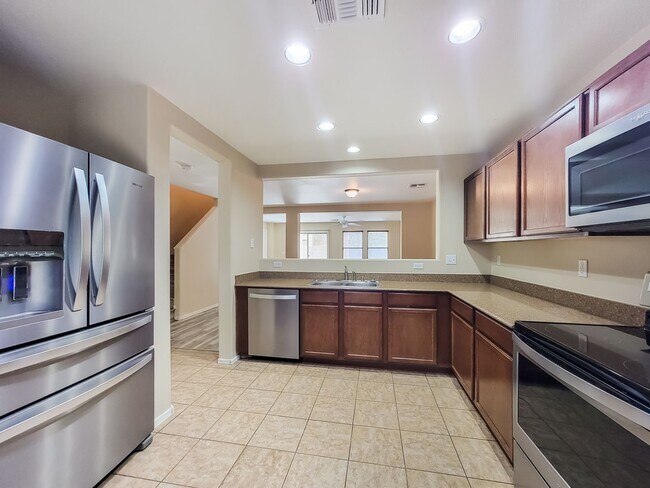Photo - Large fully applianced kitchen!