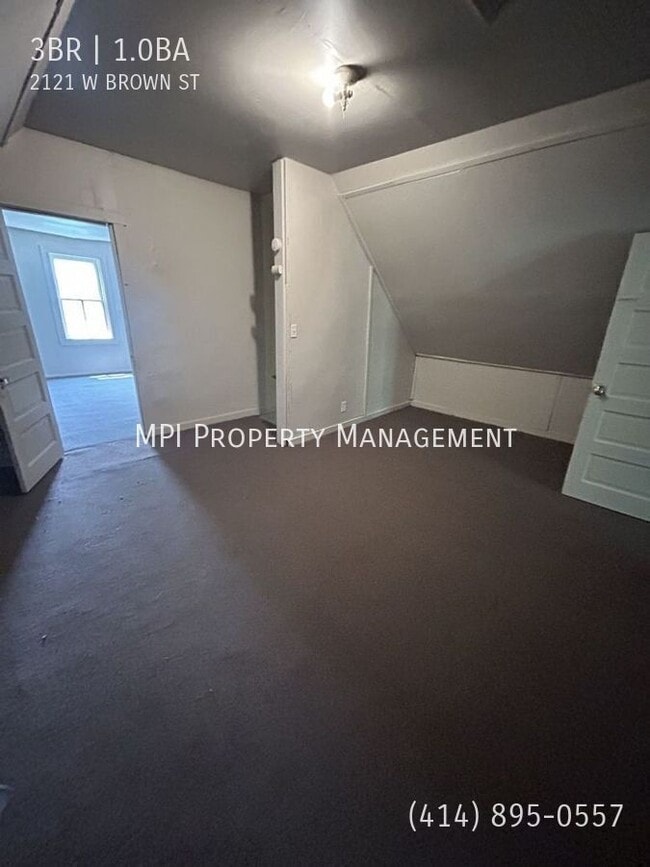 Photo - 2121 W Brown St