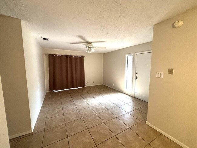 Photo - 411 Live Oak St