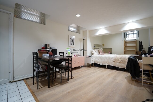 Photo - 304 Berkeley St Unit 1