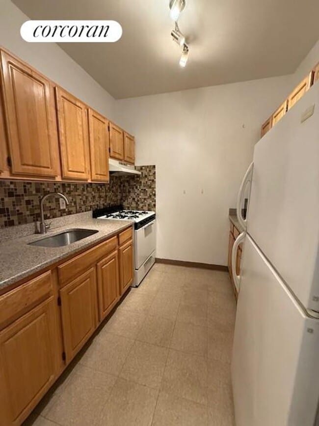 Building Photo - 623 Baltic St Rental