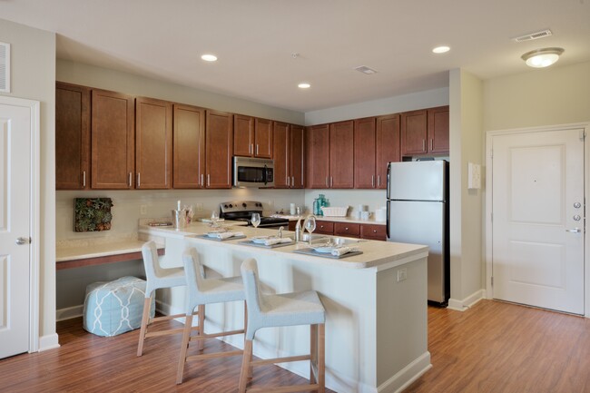 Building Photo - Greylyn Estates Rental
