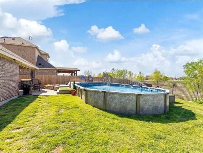 1052 Lufkin Ln