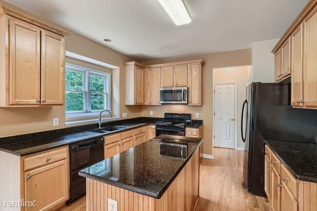 Photo - 5 br, 3.5 bath House - 62 Potomac Drive UNIT