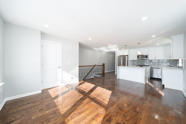 Livingroom/ dinning room - 235 16th Ave Apartamentos