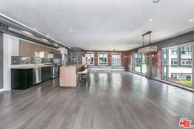 Photo - 527 Molino St Unit 202