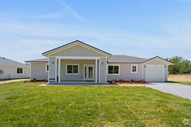 Building Photo - NEW HOME! 3/2  in Hawthorne