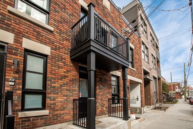 Building Photo - 227 Rue Sainte-Marguerite Unit -Marguerite