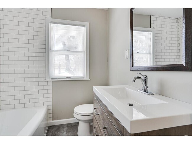 Building Photo - 5422 S 28th Ave Rental