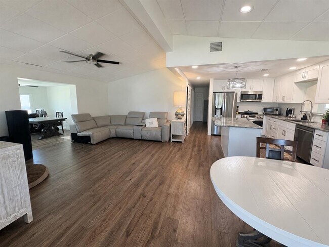 Photo - 377 39th Ave