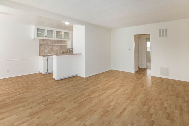 Photo - 2621 S Centinela Ave