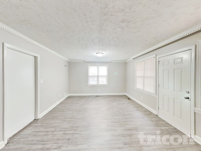 Photo - 1122 Paramount Cir