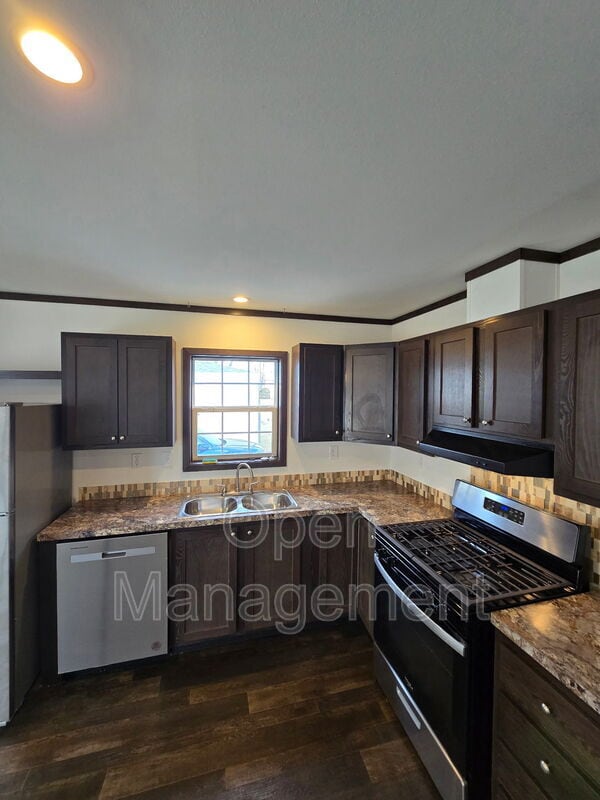 Building Photo - 2301 SW Oralabor Rd