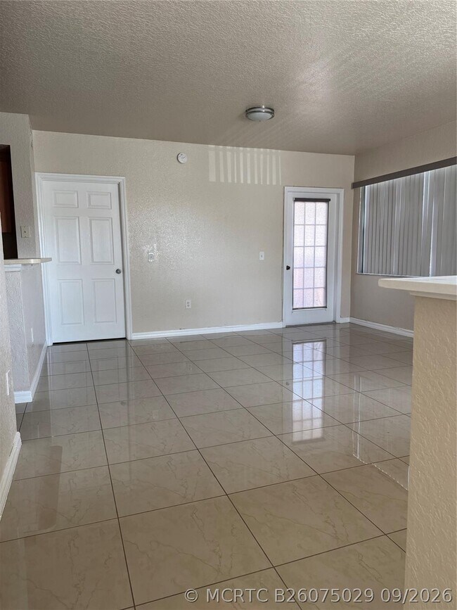 Photo - 605 Belmont Ln Unit 605