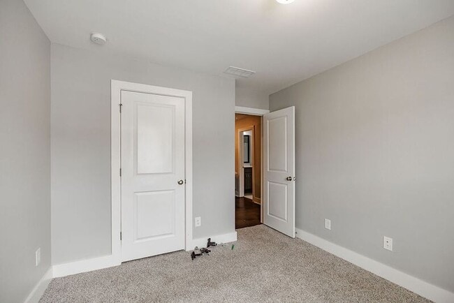 Photo - 38 Auburn Wds Dr