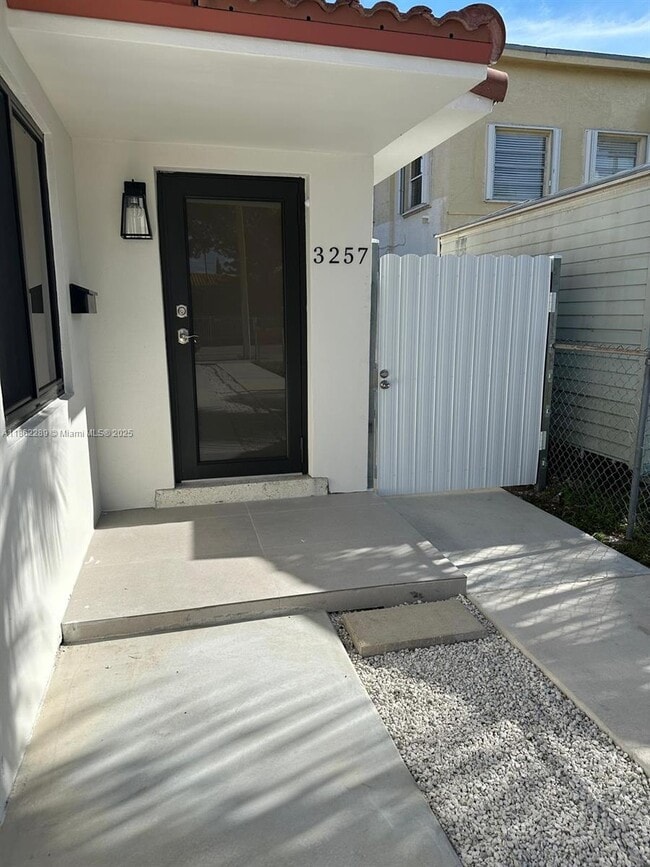 Building Photo - 3257 SW 26th St Unit 3257 Rental