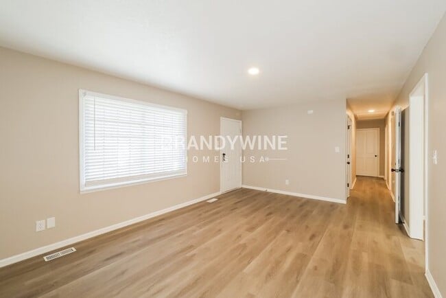 Photo - 941 NE Bristol Dr