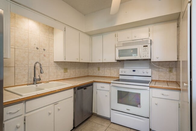 Photo - Harbor Oaks Place